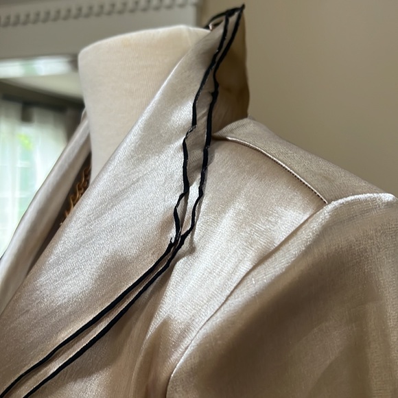 Very elegant top. Size 14 - Picture 5 of 15